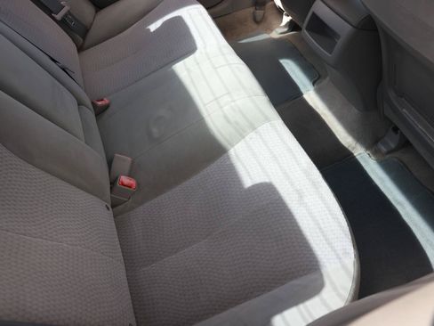 Used 2010 Toyota Camry LE FWD image 12