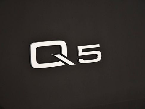 Certified 2025 Audi Q5 2.0T Premium image 9