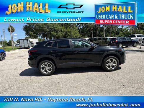 Used 2024 Chevrolet Trax LS w/ LS Convenience Package FWD image 12