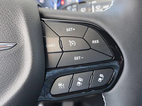 New 2026 Chrysler Pacifica Limited w/ Uconnect Theater Family Group AWD/4WD image 38