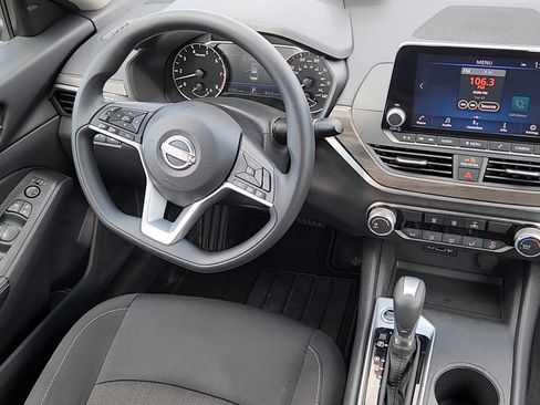 Used 2025 Nissan Altima 2.5 SV FWD image 5