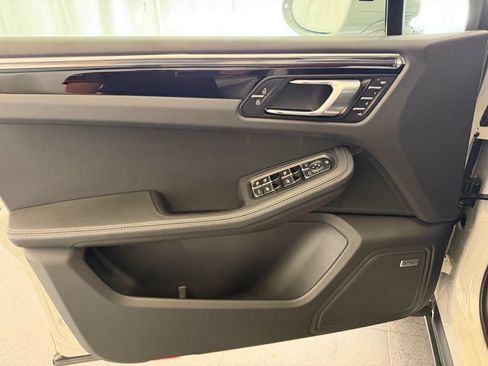 Certified 2026 Porsche Macan AWD/4WD image 15