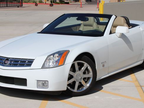 Used 2008 Cadillac XLR RWD image 2
