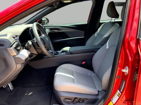Used 2025 Toyota Camry SE w/ Convenience Package FWD image 8