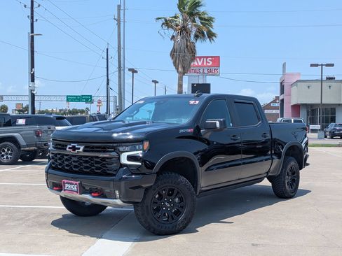 Used 2023 Chevrolet Silverado 1500 ZR2 w/ Technology Package AWD/4WD image 1