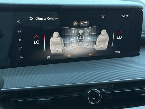 Used 2025 Nissan Murano SV FWD image 20