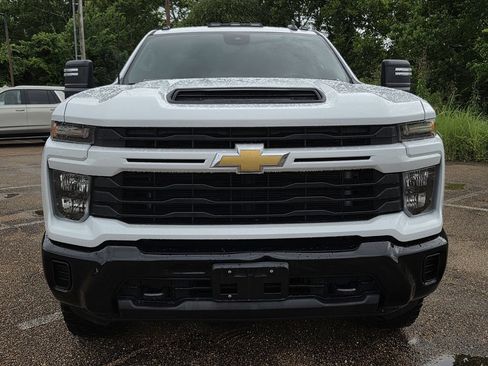 Used 2024 Chevrolet Silverado 2500 Custom w/ Custom Value Package AWD/4WD image 2