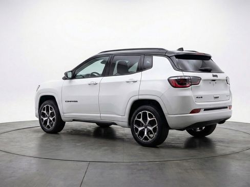 Used 2025 Jeep Compass Limited AWD/4WD image 6
