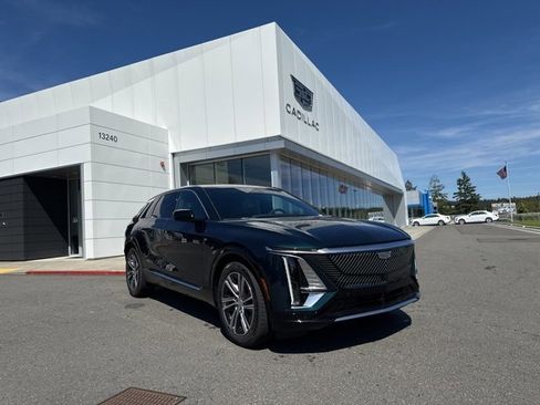 New 2025 Cadillac Lyriq Luxury image 2