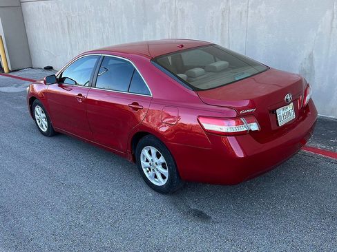Used 2010 Toyota Camry XLE image 24