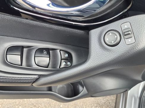 Used 2017 Nissan Rogue Sport SV FWD image 14