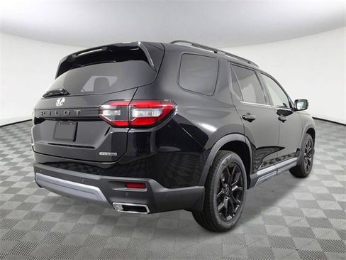 New 2025 Honda Pilot Touring image 6
