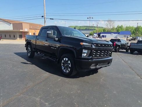 Used 2021 Chevrolet Silverado 2500 Custom w/ Custom Value Package AWD/4WD image 3