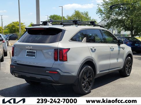 Certified 2022 Kia Sorento S w/ Panoramic Sunroof Package AWD/4WD image 6