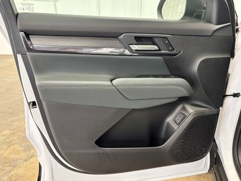 Used 2026 GMC Terrain AT4 AWD/4WD image 18