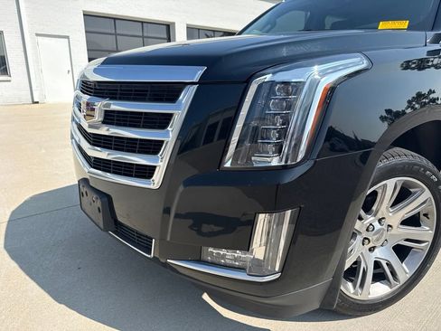 Used 2016 Cadillac Escalade Luxury AWD/4WD image 7
