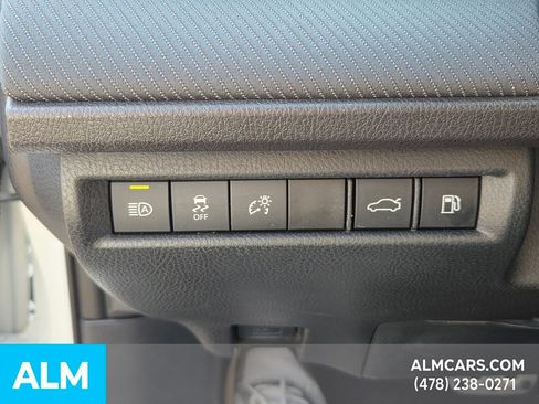 Used 2025 Toyota Camry SE image 27