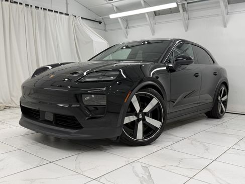 Certified 2025 Porsche Macan Electric RWD image 7