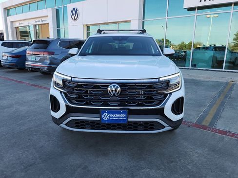 New 2026 Volkswagen Atlas Cross Sport SE image 2