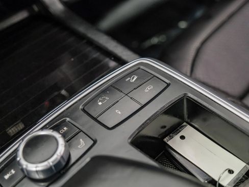 Used 2016 Mercedes-Benz GL 63 AMG 4MATIC image 33