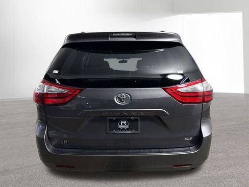 Used 2017 Toyota Sienna XLE image 34