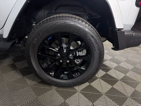 Used 2023 Jeep Wrangler Unlimited Sahara image 15