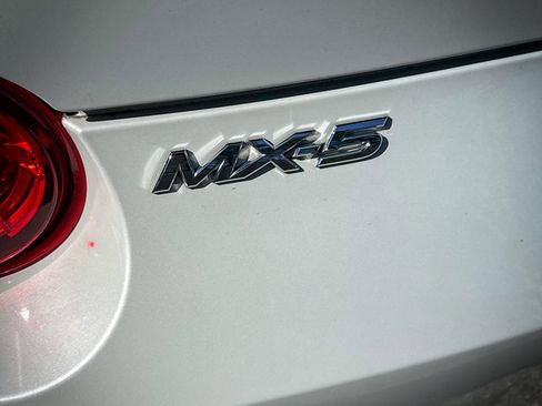 Used 2017 MAZDA MX-5 Miata Club image 10