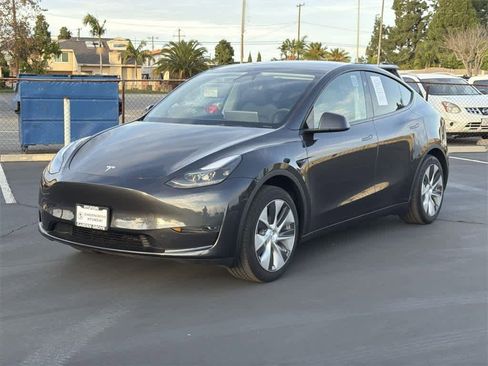 Used 2024 Tesla Model Y image 8