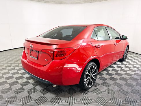 Used 2018 Toyota Corolla SE image 3