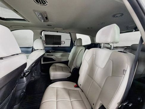 Used 2024 Kia Telluride EX w/ EX Captain's Chair Package FWD image 30