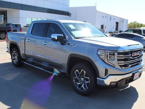 New 2026 GMC Sierra 1500 SLT image 7
