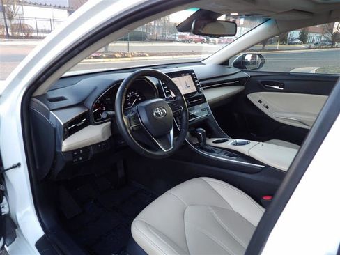 Used 2021 Toyota Avalon XLE w/ Moonroof Package image 28