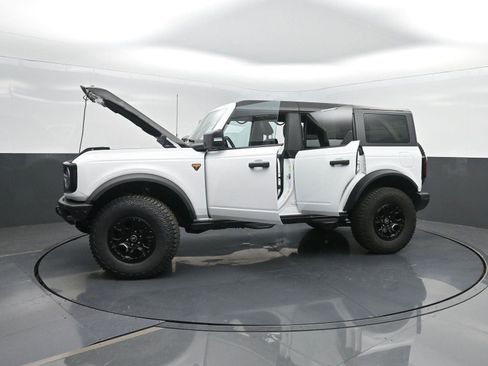 Used 2022 Ford Bronco Badlands image 48