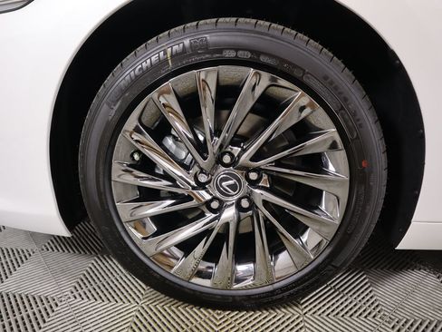 Used 2025 Lexus ES 300h w/ Accessory Package (Z1) FWD image 31