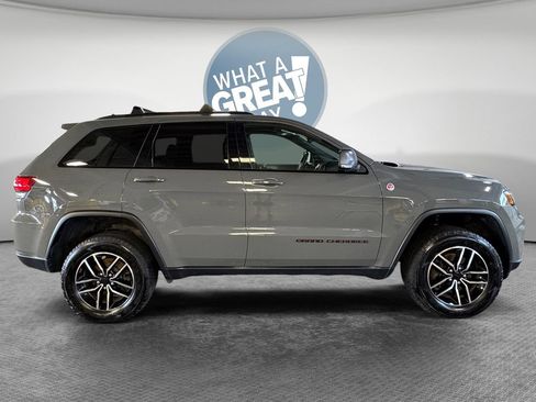 Used 2019 Jeep Grand Cherokee Trailhawk AWD/4WD image 2