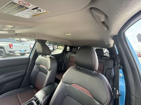 Used 2025 Nissan Kicks SR AWD/4WD image 19