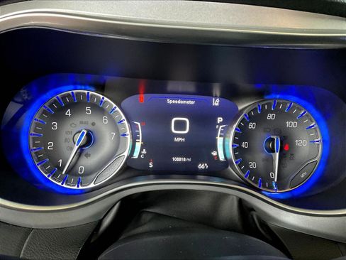 Used 2019 Chrysler Pacifica Touring-L w/ Advanced Safetytec Group FWD image 12