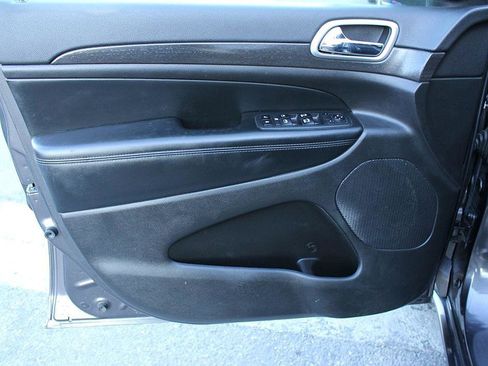 Used 2018 Jeep Grand Cherokee Altitude image 10