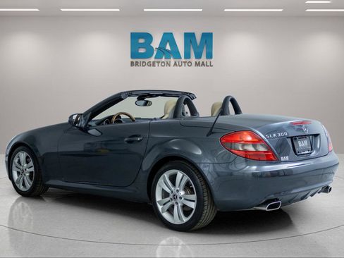 Used 2010 Mercedes-Benz SLK 300 image 5