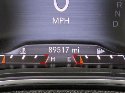 Used 2019 Jeep Cherokee Limited image 11