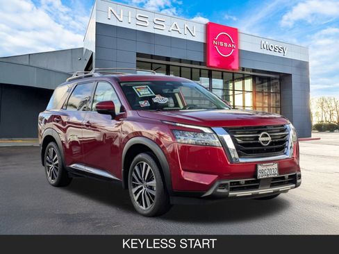 Used 2024 Nissan Pathfinder Platinum w/ Cargo Package image 2