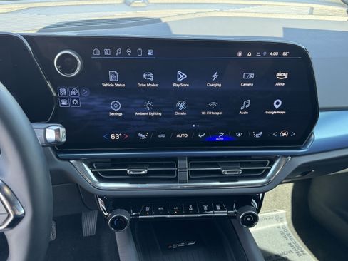 Used 2025 Chevrolet Equinox EV LT FWD image 22