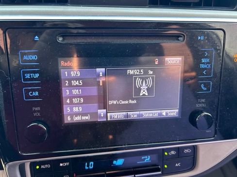 Used 2017 Toyota Corolla LE w/ Carpet Mat Package (TMS) FWD image 11
