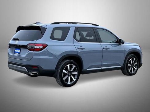 Used 2024 Honda Pilot Touring image 5