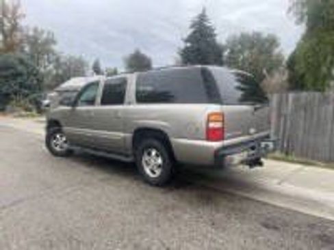Used 2003 Chevrolet Suburban LT w/ LT Preferred Equipment Group AWD/4WD image 4