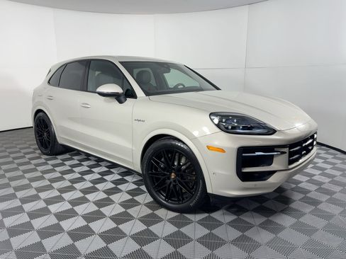 Used 2026 Porsche Cayenne E-Hybrid image 6