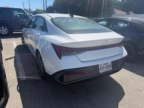 Used 2024 Hyundai Elantra Limited FWD image 4