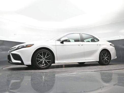 Used 2024 Toyota Camry SE FWD image 32