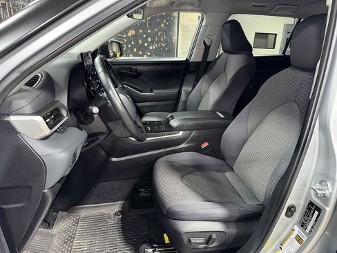 Used 2021 Toyota Highlander LE image 15