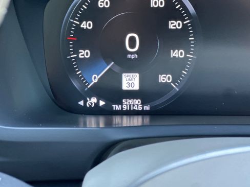 Used 2020 Volvo XC90 T8 Momentum w/ Protection Package Premier image 31